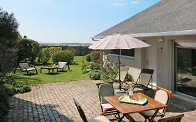 Holiday Home Le Petit Clos - RGV300